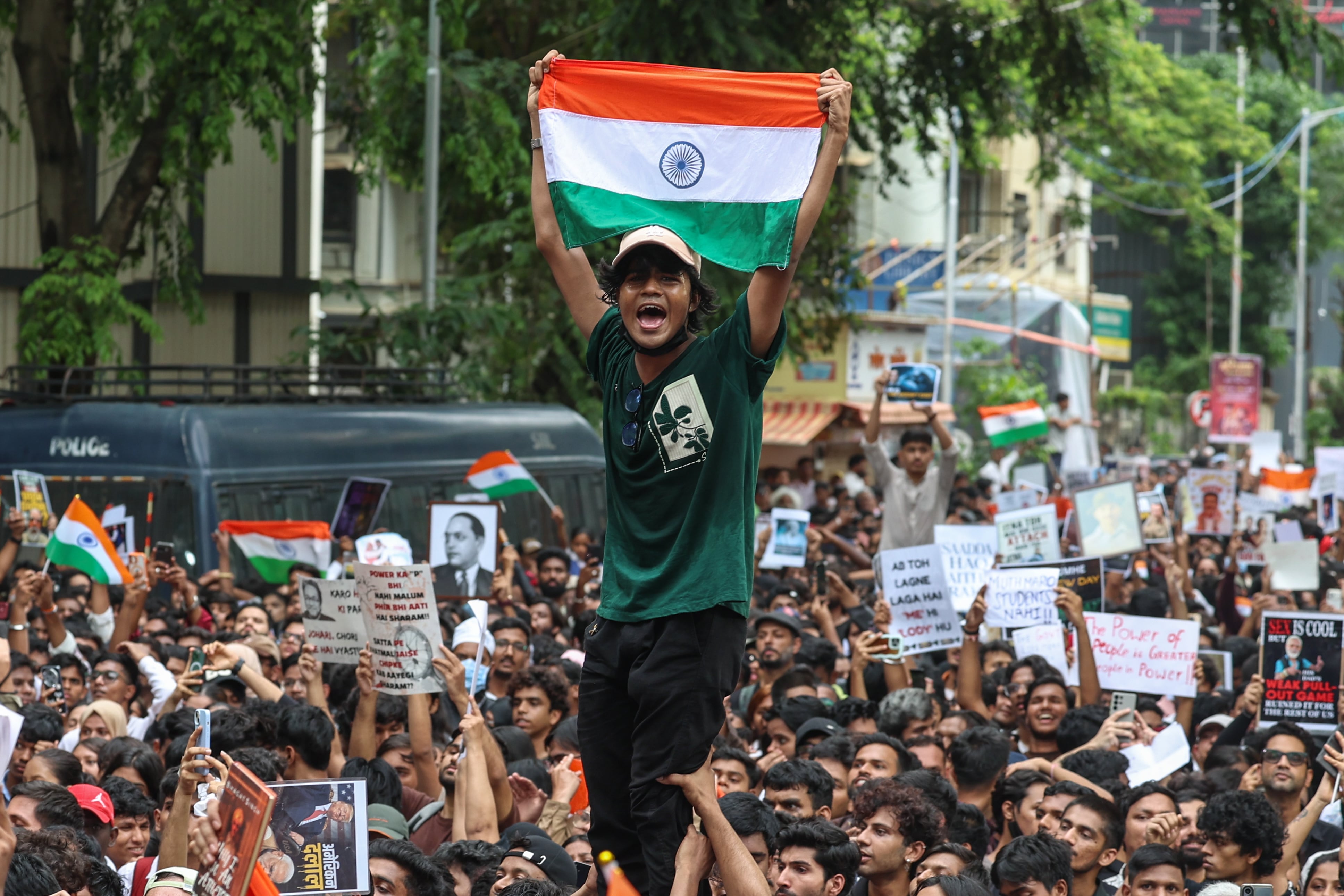 El “Partido de las Cucarachas”: el movimiento juvenil que nació de un insulto y hoy moviliza a la Generación Z en India – La Crónica de Hoy