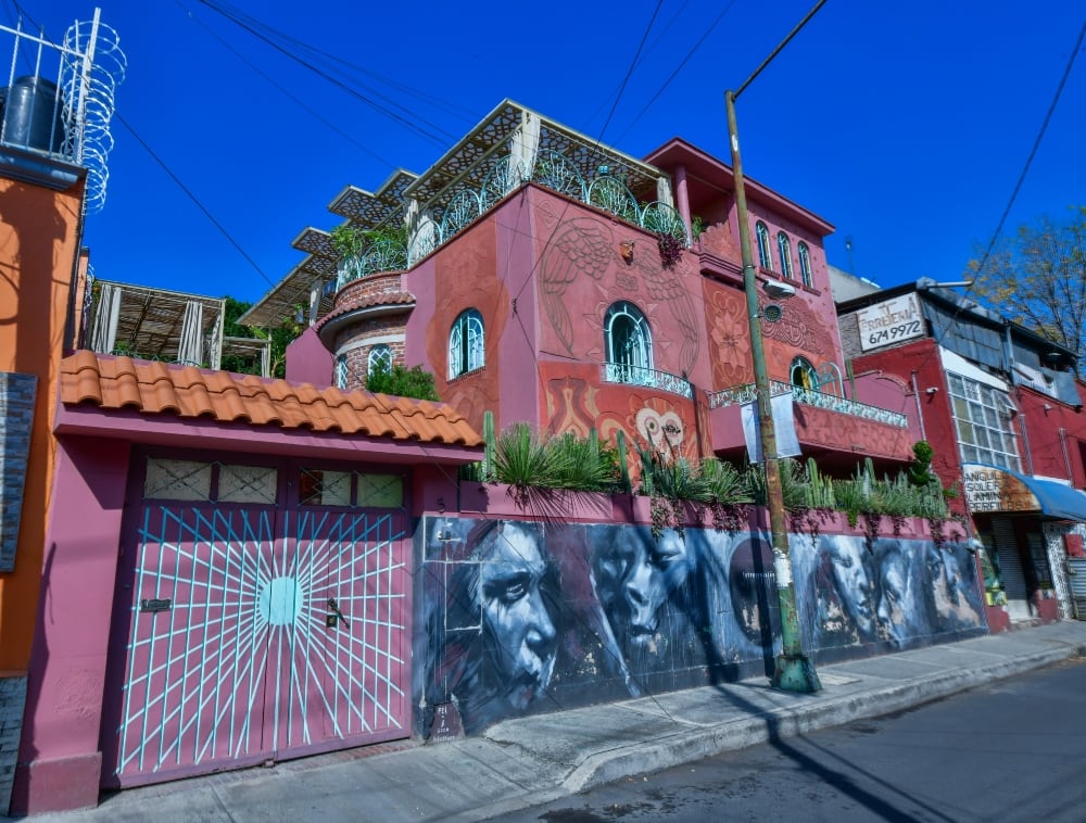 El arte transforma barrios: Subasta de arte con causa en WOMB México en San  Simón Ticumac – La Crónica de Hoy