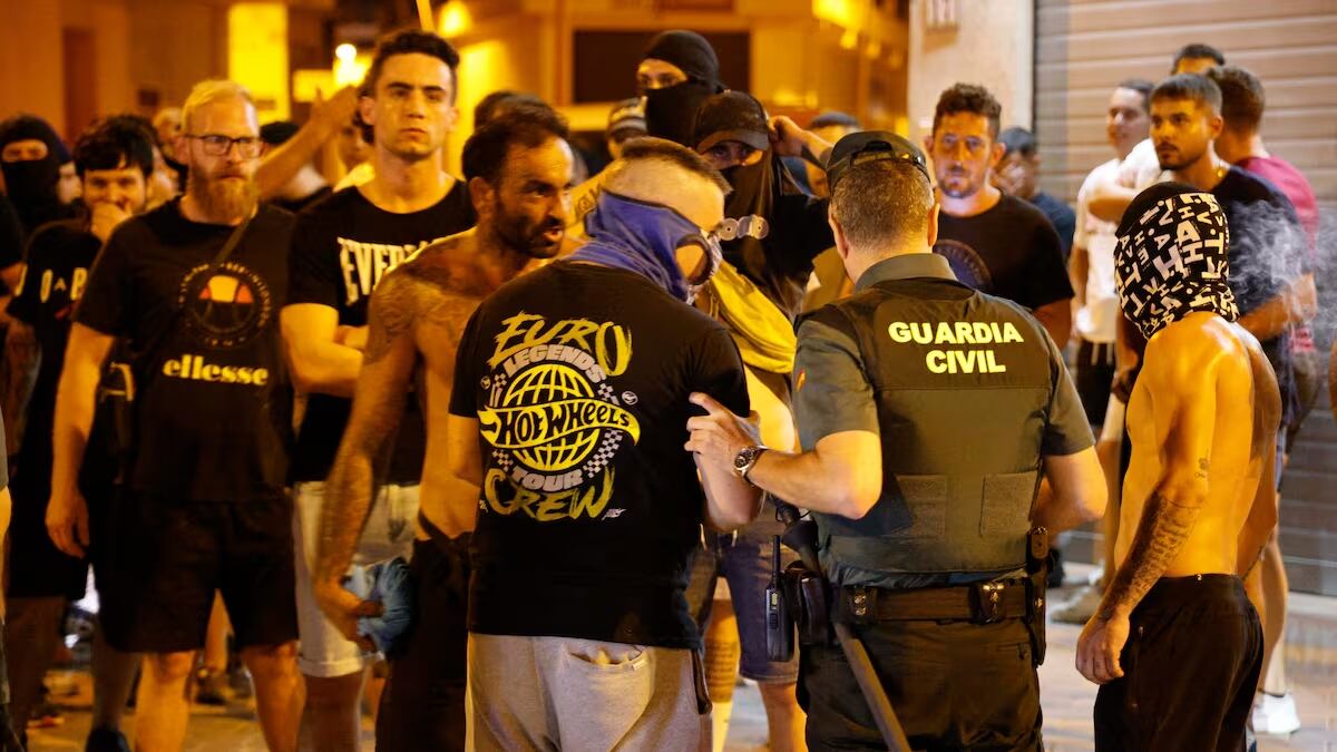 El ultraderechista Vox detona la bomba del odio racial en España – La Crónica de Hoy México