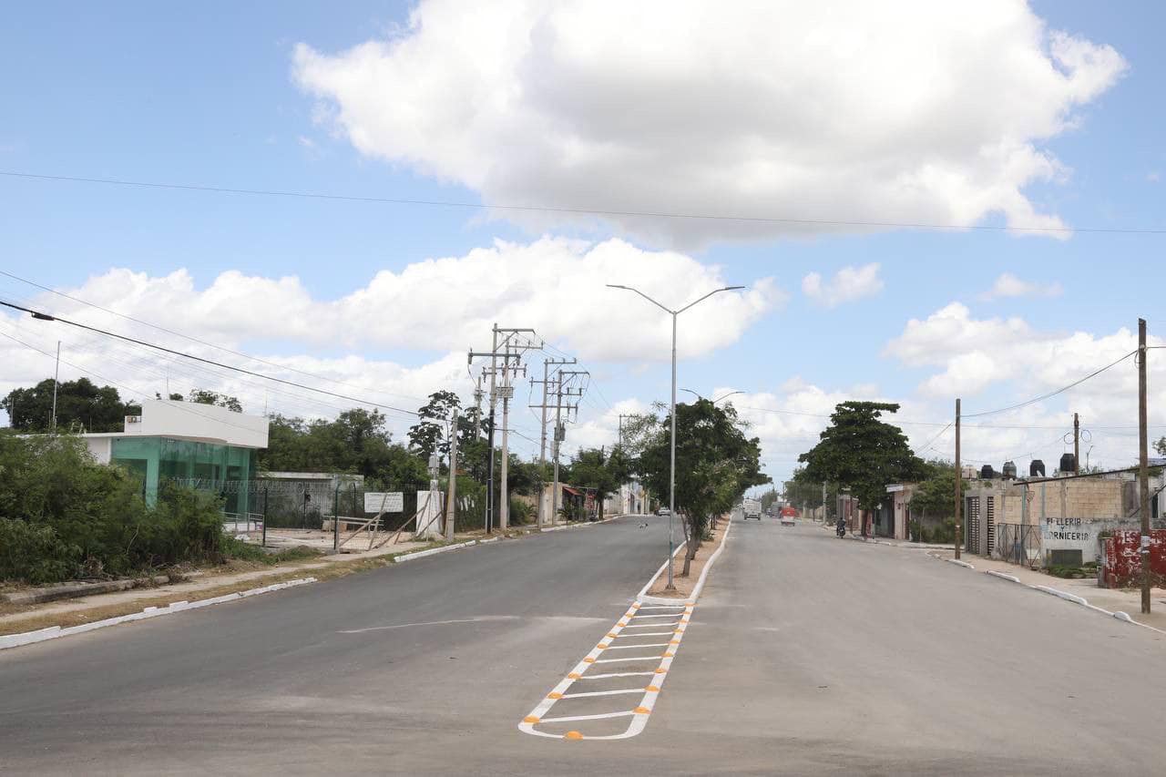 Gobernador de Yucatán entregó la construcción de repavimentación de calles